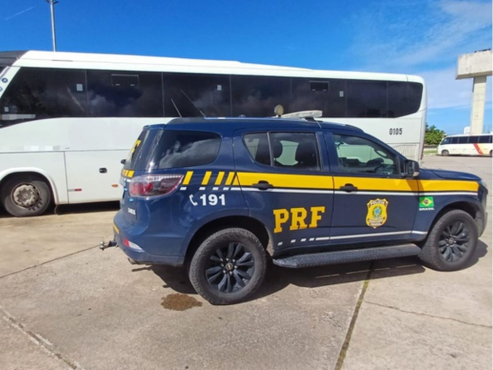 Ônibus ligado à Viação Nordeste tentava 'fugir' de fiscalização, mas foi flagrado pela PRF em São Gonçalo do Amarante