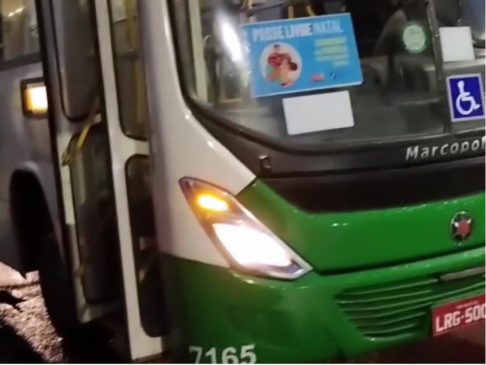 Ônibus perde os freios durante descida em Mãe Luiza, em Natal