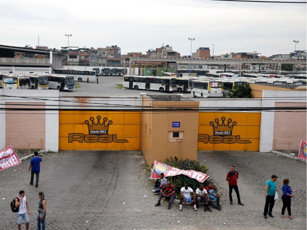 Prefeitura do Rio impede entrega de ônibus da Real Auto e Vila Isabel após fiscalização