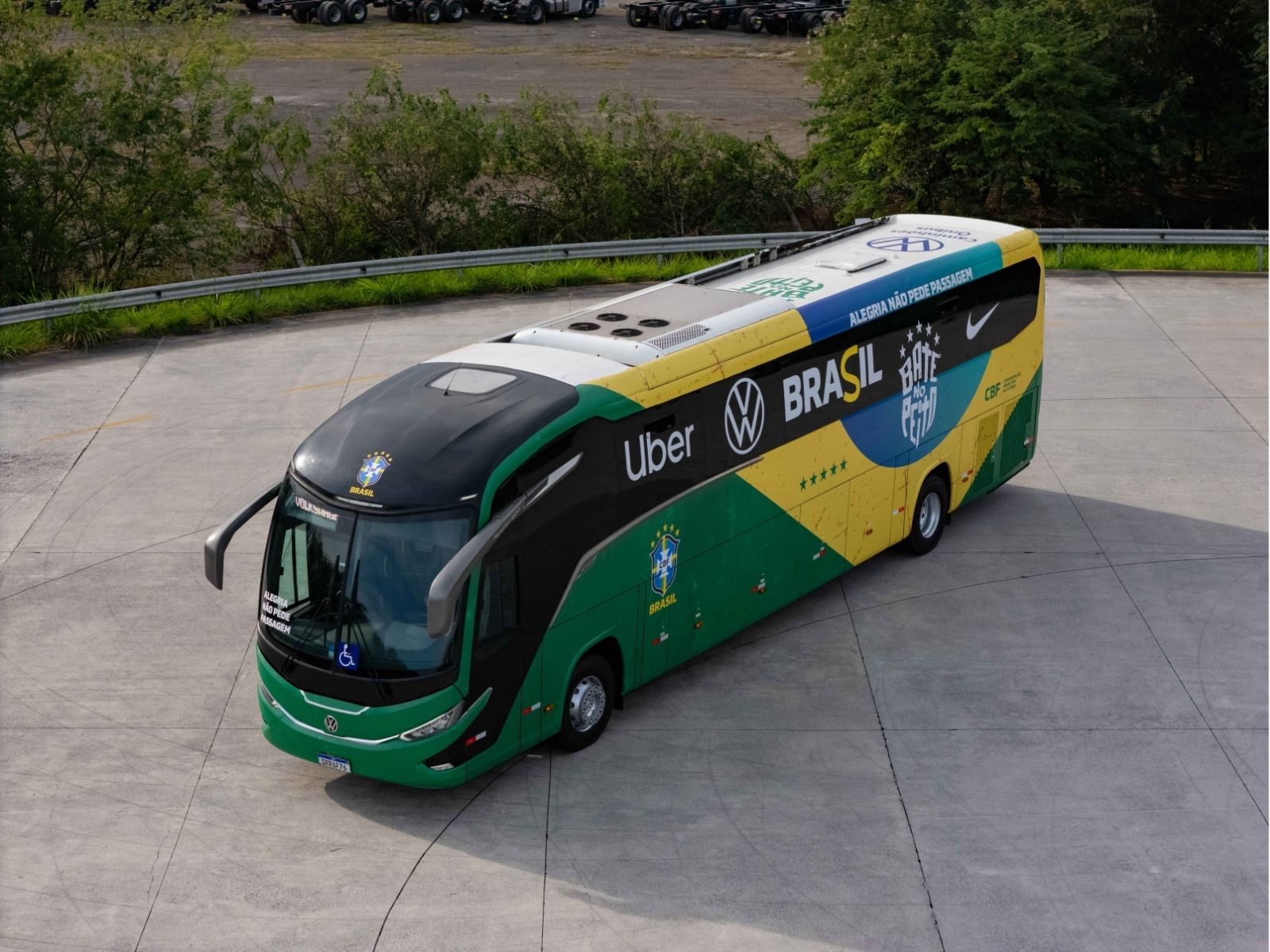 Seleção Brasileira contará com ônibus e caminhão da Volkswagen em preparação para a Copa