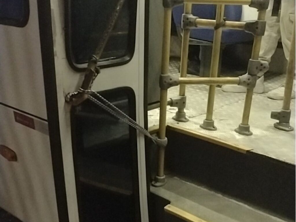 Transporte alternativo opera com portas amarradas com cordas no RN