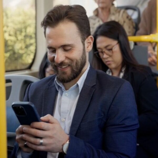 Visa Conecta e VaideBus lançam recarga de transporte público com Pix e biometria facial