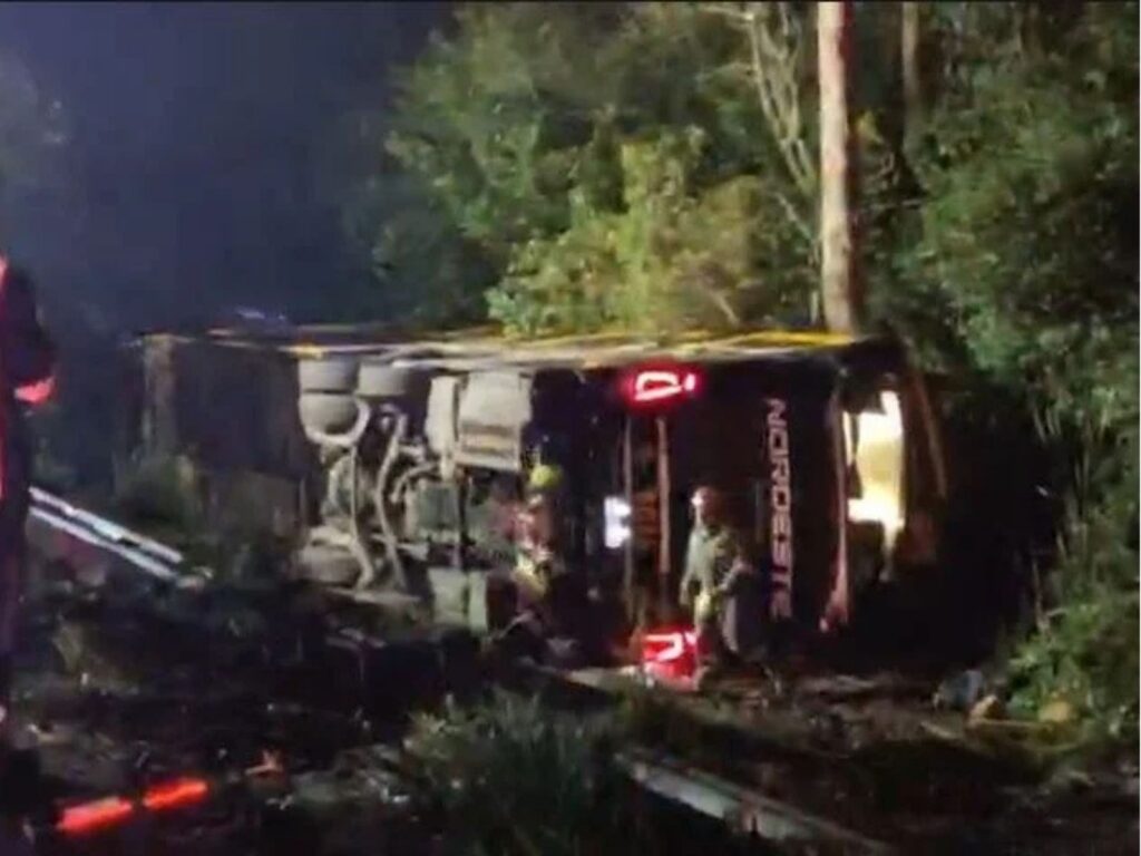 Acidente com ônibus da Expresso Nordeste deixa uma pessoa morta e 11 feridos no Rio Grande do Sul