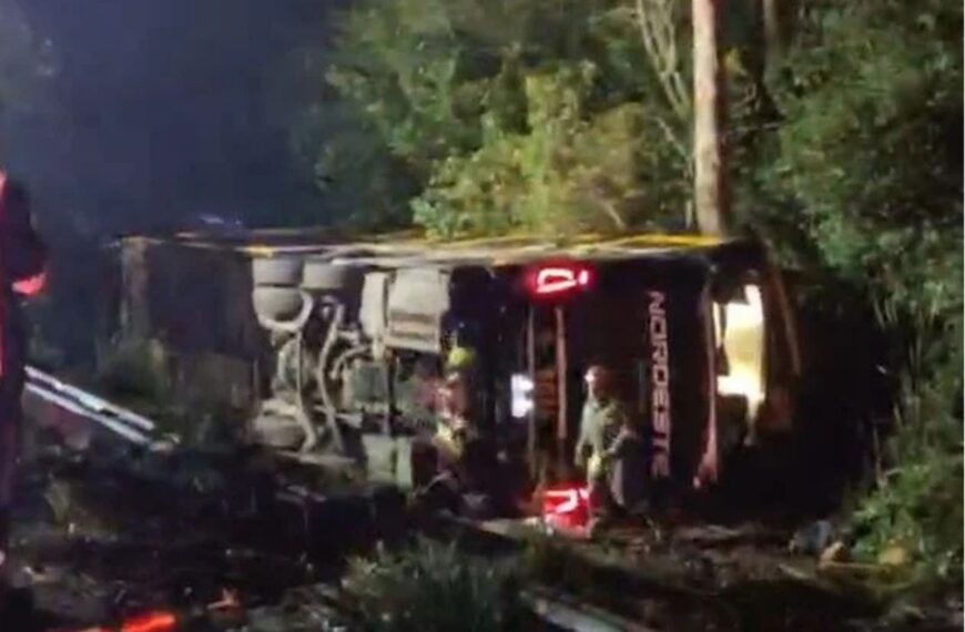 Acidente com ônibus da Expresso Nordeste deixa uma pessoa morta e 11 feridos no Rio Grande do Sul