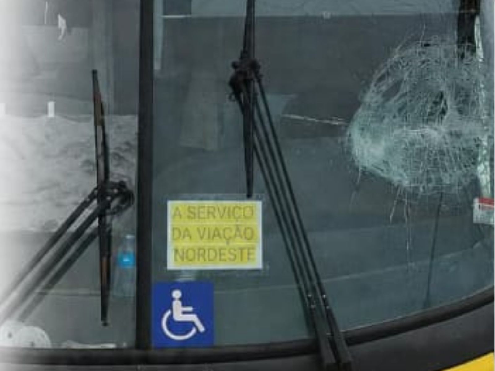 Ataque a ônibus da Viação Nordeste causa suspensão de viagem na saída da Rodoviária de Mossoró
