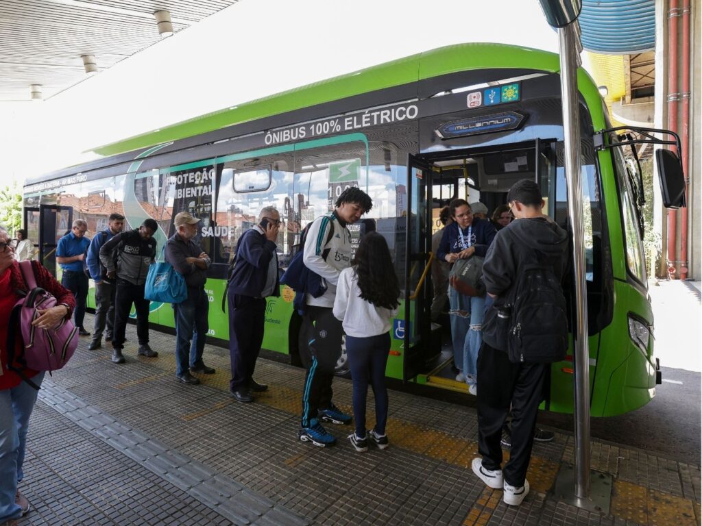 Brasil está entre os mercados com maior potencial para ônibus elétricos, indica relatório