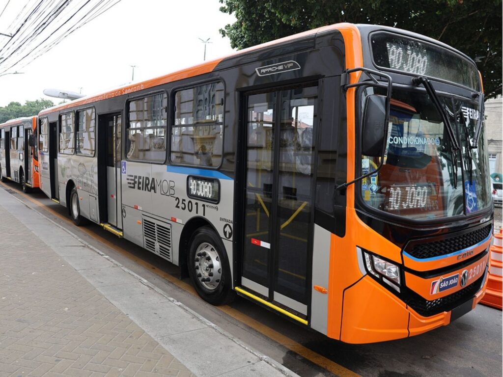 Feira de Santana recebe seis novos ônibus com ar-condicionado para reforçar o transporte coletivo