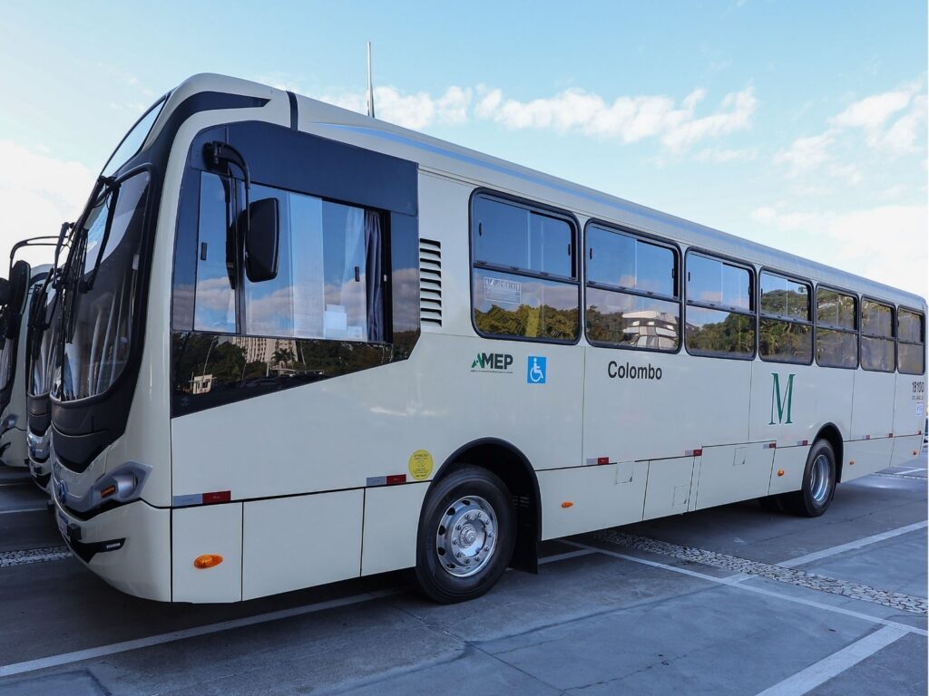 Grande Curitiba recebe 46 novos ônibus com ar-condicionado para linhas metropolitanas