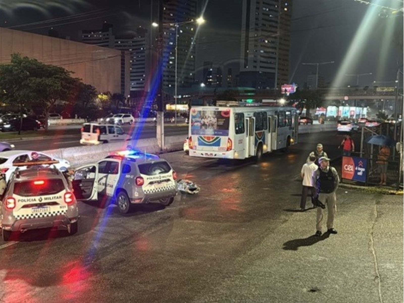 Homem morre após ser atropelado por ônibus na BR-101, em Natal