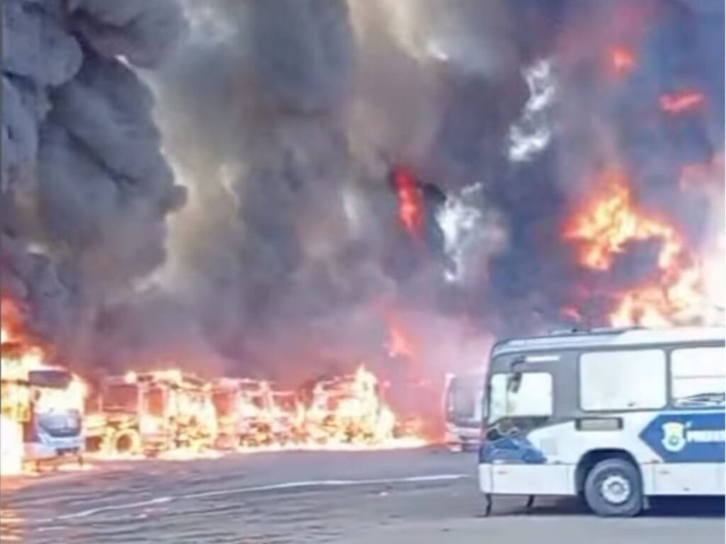 Incêndio atinge garagem da Viação Anchieta em Belo Horizonte e destrói cerca de 20 ônibus