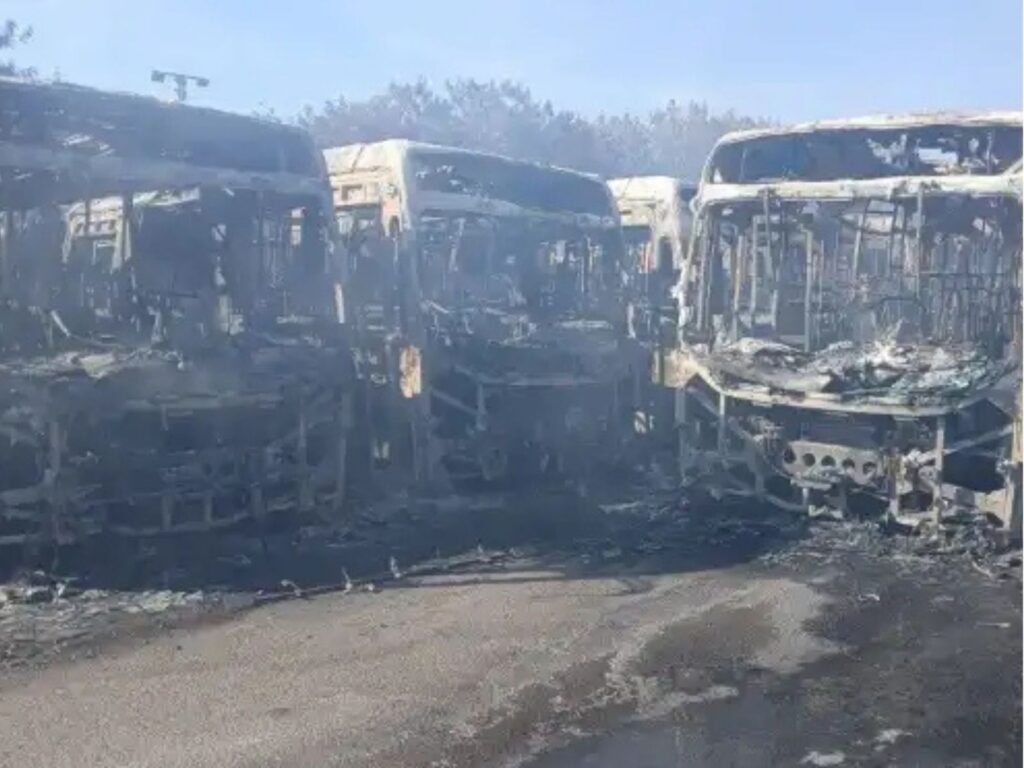 Incêndio destrói 27 ônibus na garagem da empresa Viação Anchieta em Belo Horizonte