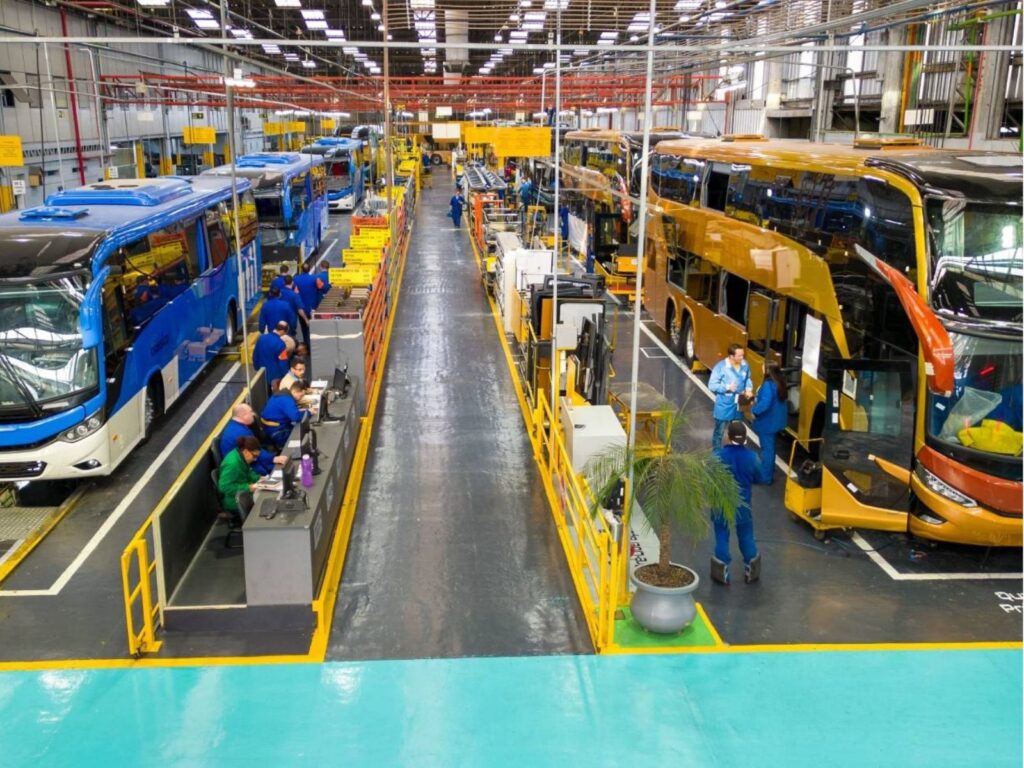 Indústria de ônibus registra alta na produção entre janeiro e maio de 2026