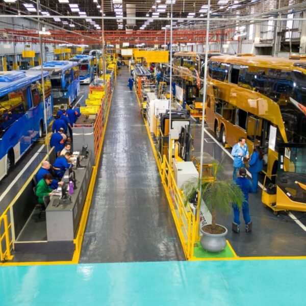 Indústria de ônibus registra alta na produção entre janeiro e maio de 2026