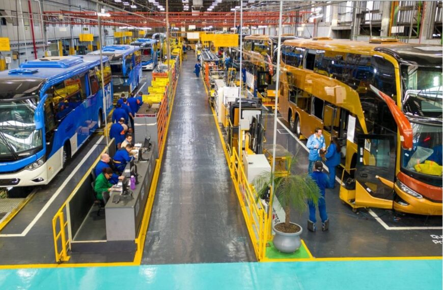 Indústria de ônibus registra alta na produção entre janeiro e maio de 2026