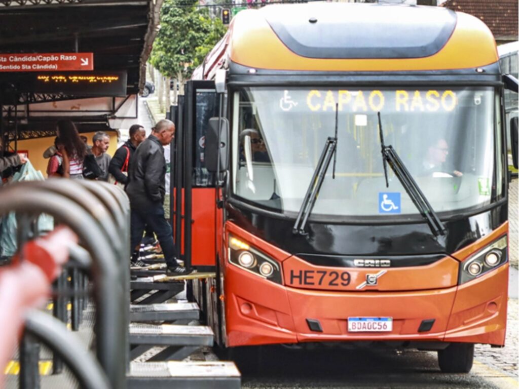 Justiça atende empresas de ônibus e suspende publicação do edital da licitação do transporte coletivo de Curitiba