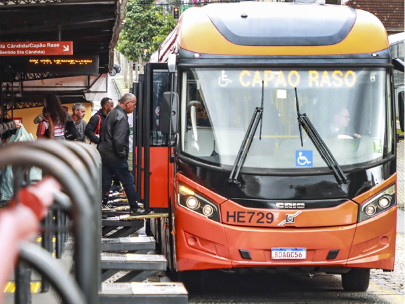 Justiça atende empresas de ônibus e suspende publicação do edital da licitação do transporte coletivo de Curitiba