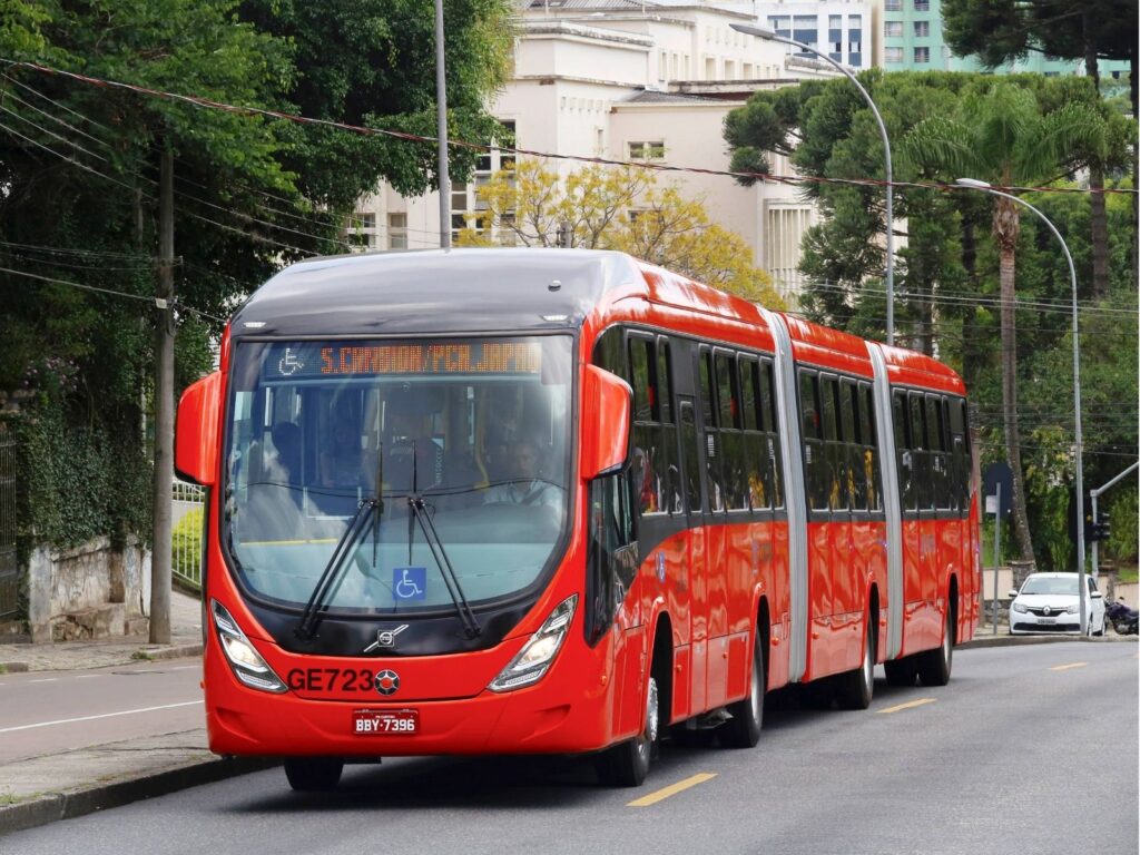 Justiça nega pedido de empresas e mantém andamento da licitação do transporte de Curitiba