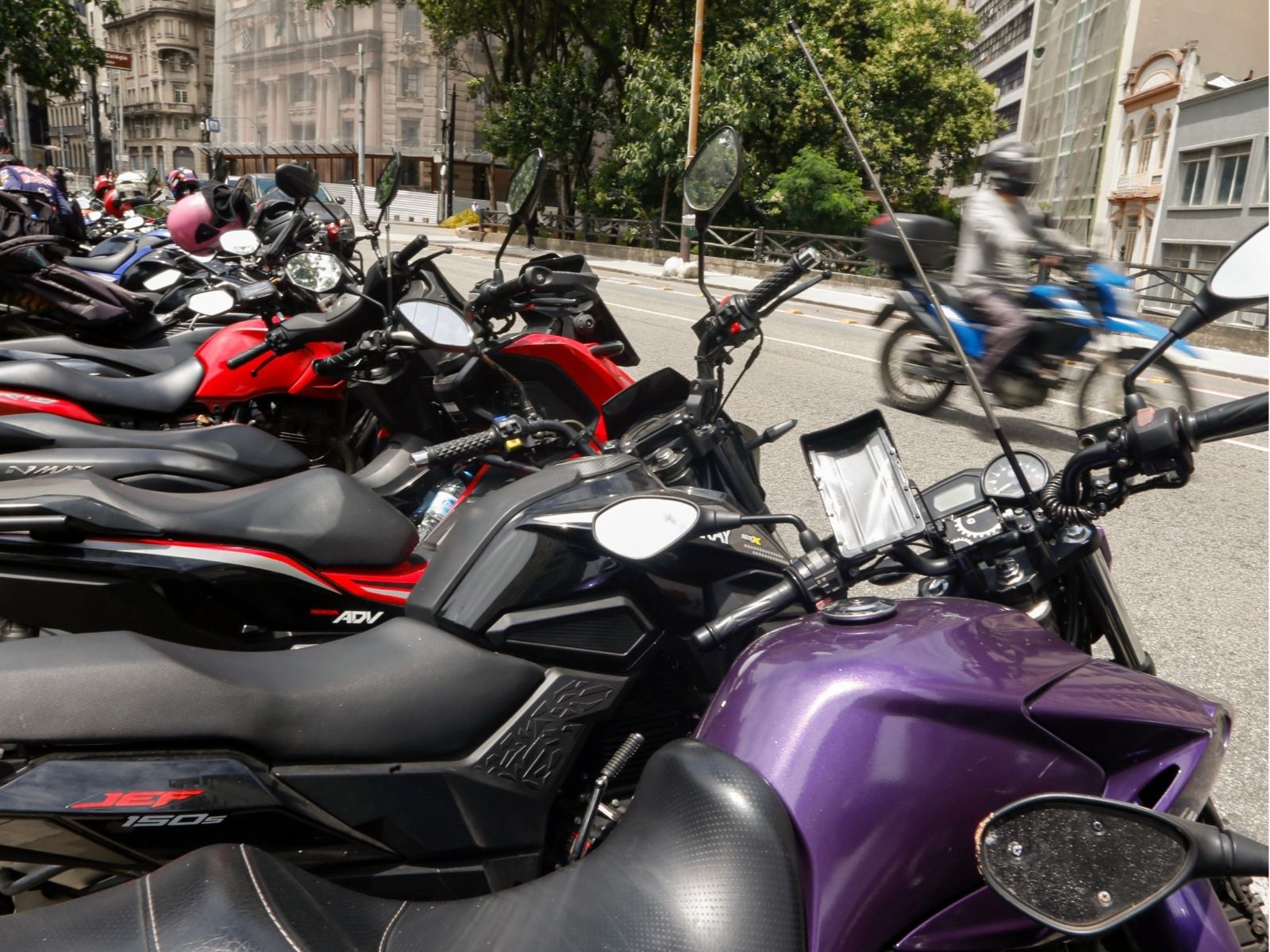 Lula lança programa de financiamento de motos voltado a entregadores e trabalhadores de aplicativos