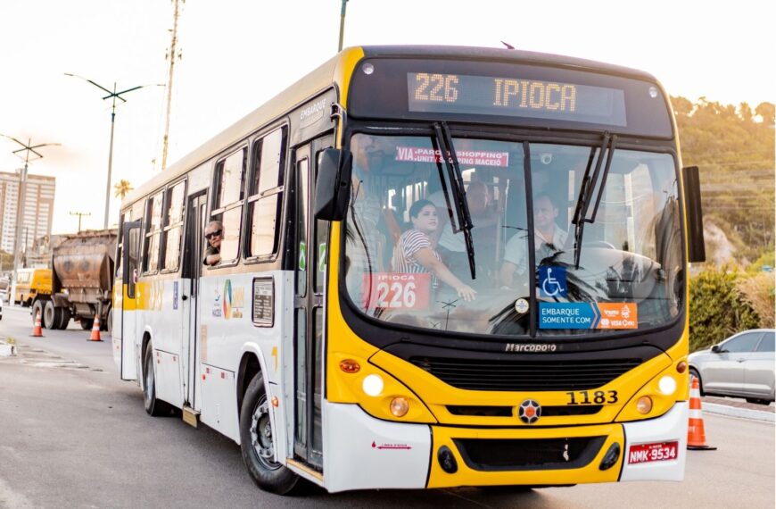 Maceió aprova projeto que proíbe uso de caixas de som e celulares sem fone nos ônibus