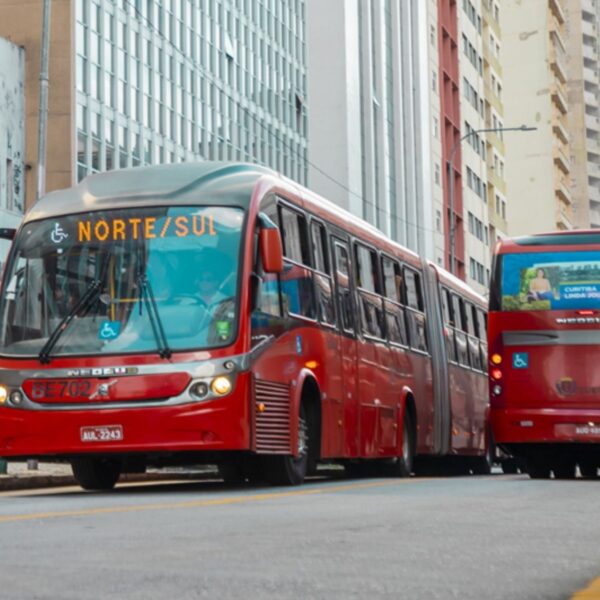 Ministério Público recomenda suspensão da licitação de ônibus de Curitiba até audiência judicial