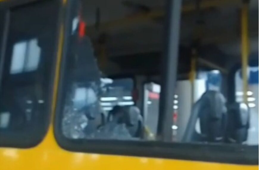 Motorista fica ferido após ataque a ônibus do transporte público em Salvador