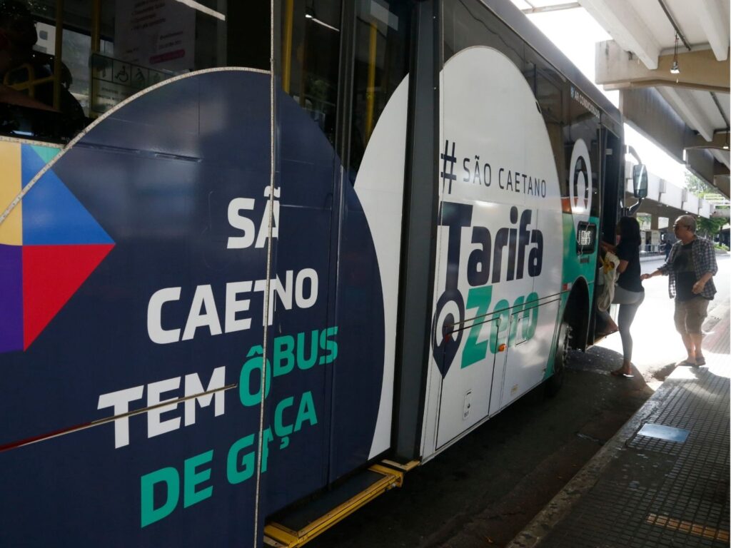 Oito cidades brasileiras encerram programas de tarifa zero e voltam a cobrar passagem