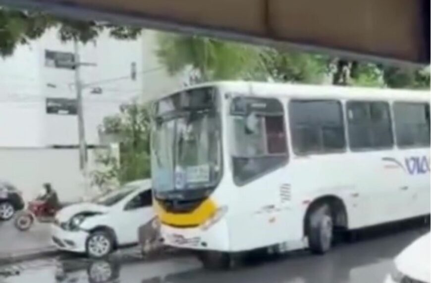 Ônibus da Via Sul se envolve em acidente com vários veículos na Avenida Antônio Basílio, em Natal