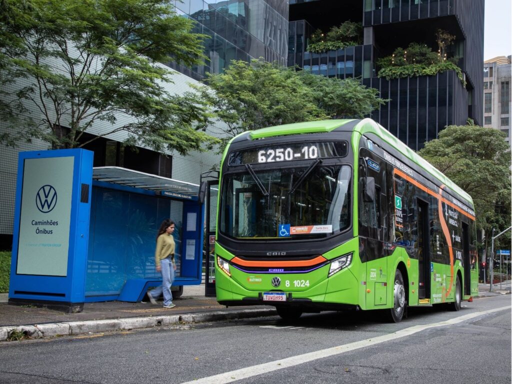 Ônibus elétrico da Volkswagen começa período de testes em Vitória