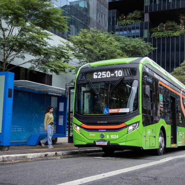 Ônibus elétrico da Volkswagen começa período de testes em Vitória