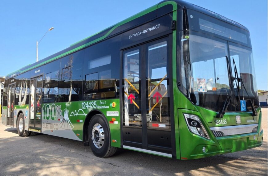 Ônibus elétricos começam a circular no Distrito Federal e atendem 25 mil passageiros por dia