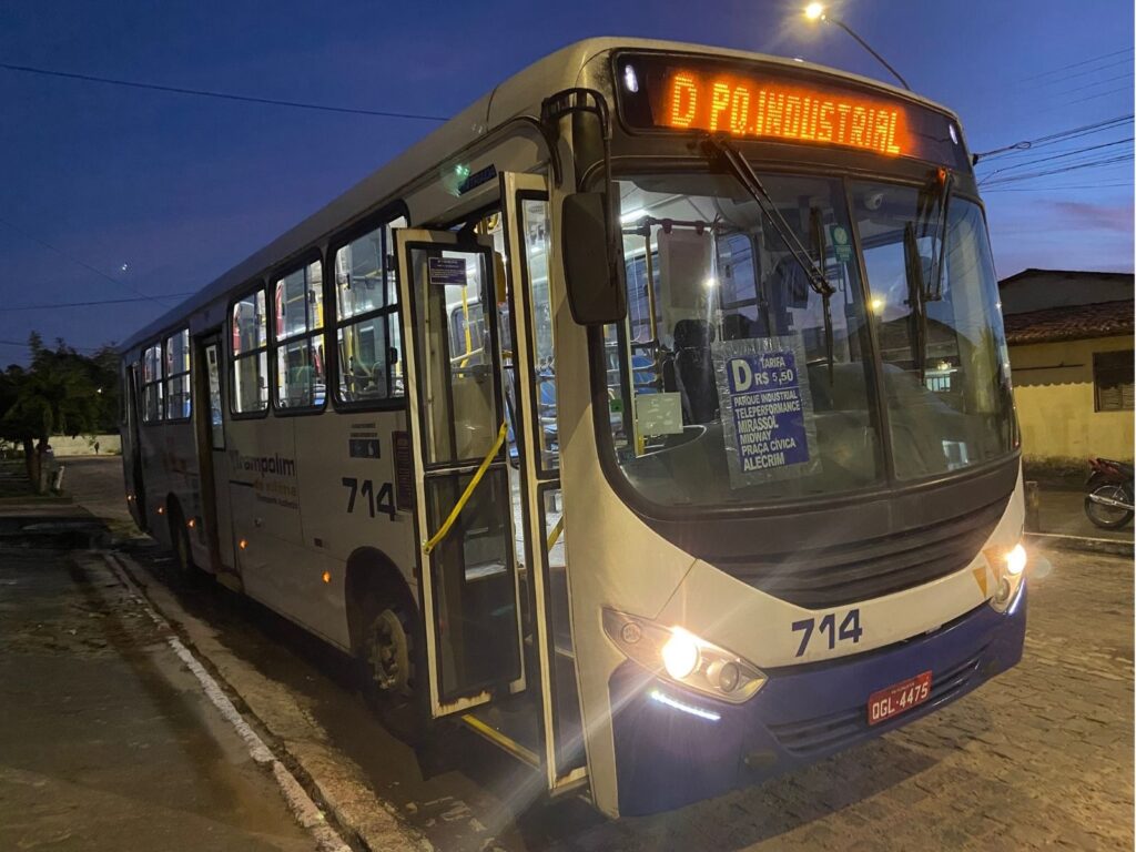 Rodoviários realizam paralisação em linhas da Trampolim da Vitória na tarde desta quarta (17)