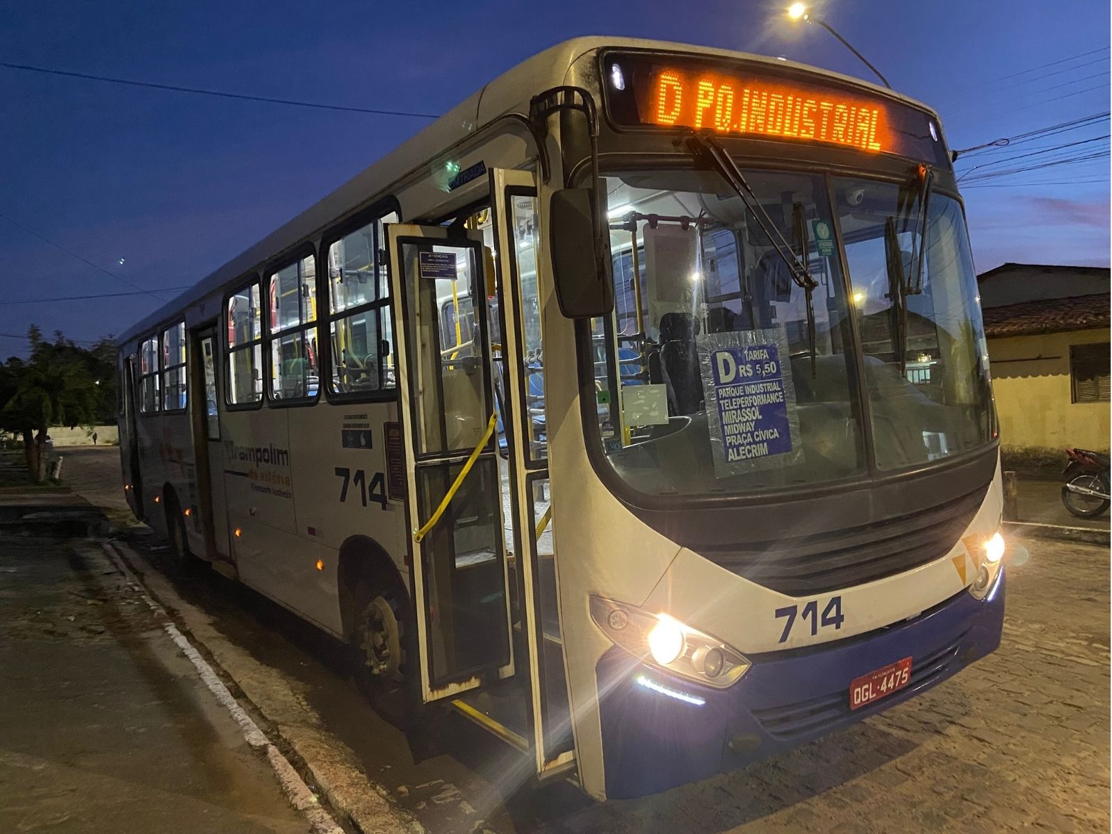 Rodoviários realizam paralisação em linhas da Trampolim da Vitória na tarde desta quarta (17)