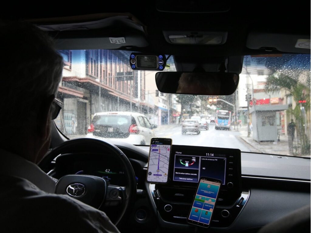 STF adia julgamento sobre vínculo empregatício entre trabalhadores e plataformas digitais