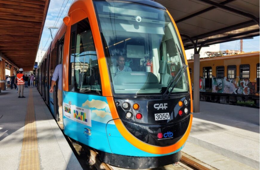 VLT de Salvador inicia operação assistida com embarque de passageiros no primeiro trecho