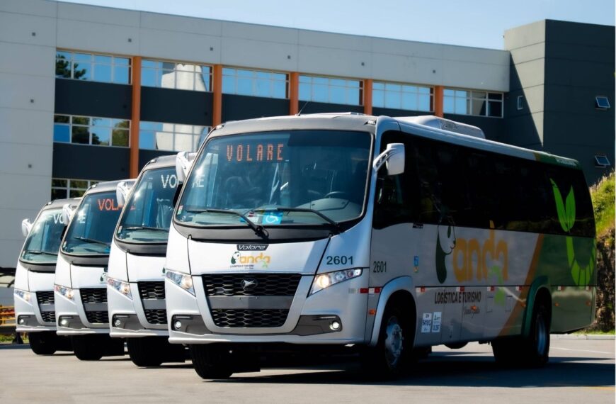 Volare entrega quatro micro-ônibus Fly 10 Fretamento para a Panda Logística e Turismo