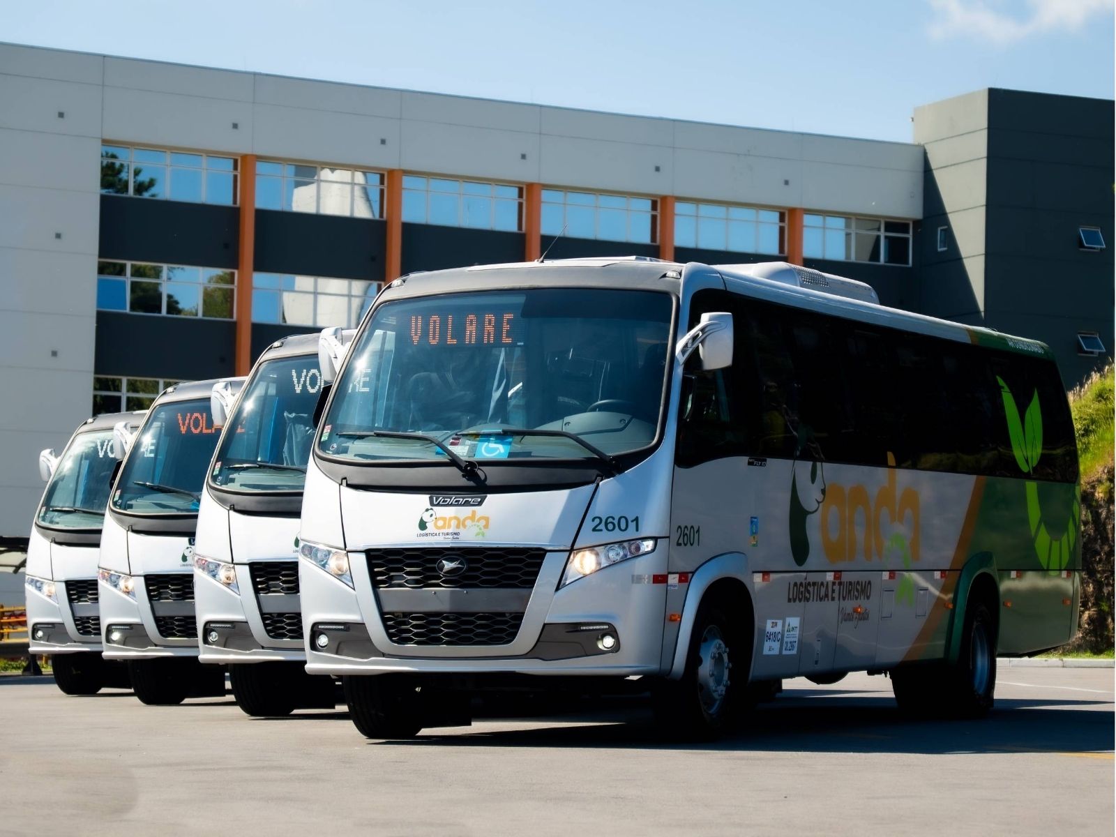 Volare entrega quatro micro-ônibus Fly 10 Fretamento para a Panda Logística e Turismo