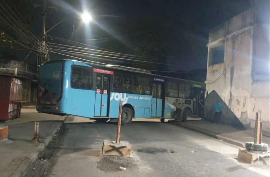 Ação policial na Zona Oeste do Rio impacta seis linhas de ônibus após bloqueios em vias