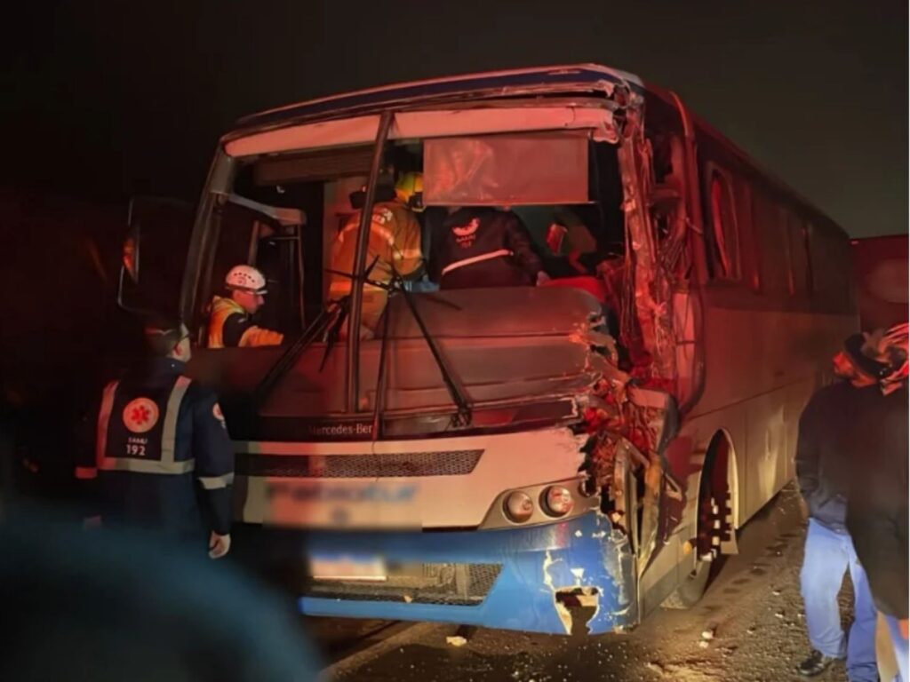 Acidente na RSC-287 deixa duas mortes após colisão entre ônibus e caminhão