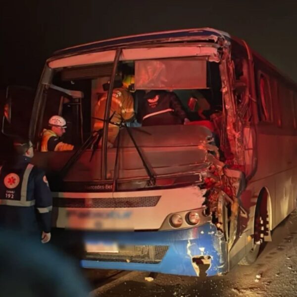 Acidente na RSC-287 deixa duas mortes após colisão entre ônibus e caminhão
