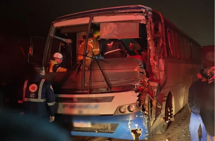 Acidente na RSC-287 deixa duas mortes após colisão entre ônibus e caminhão
