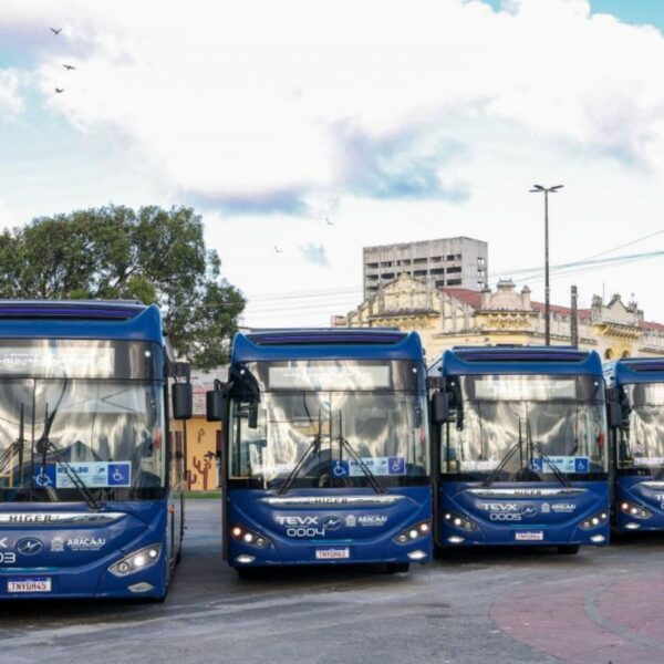 Aracaju amplia frota e coloca mais 15 ônibus elétricos em operação