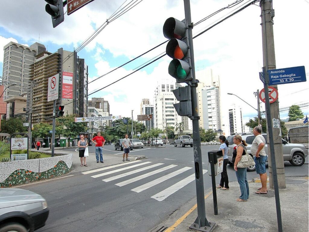 Belo Horizonte vai instalar 1.700 semáforos com inteligência artificial para reduzir congestionamentos
