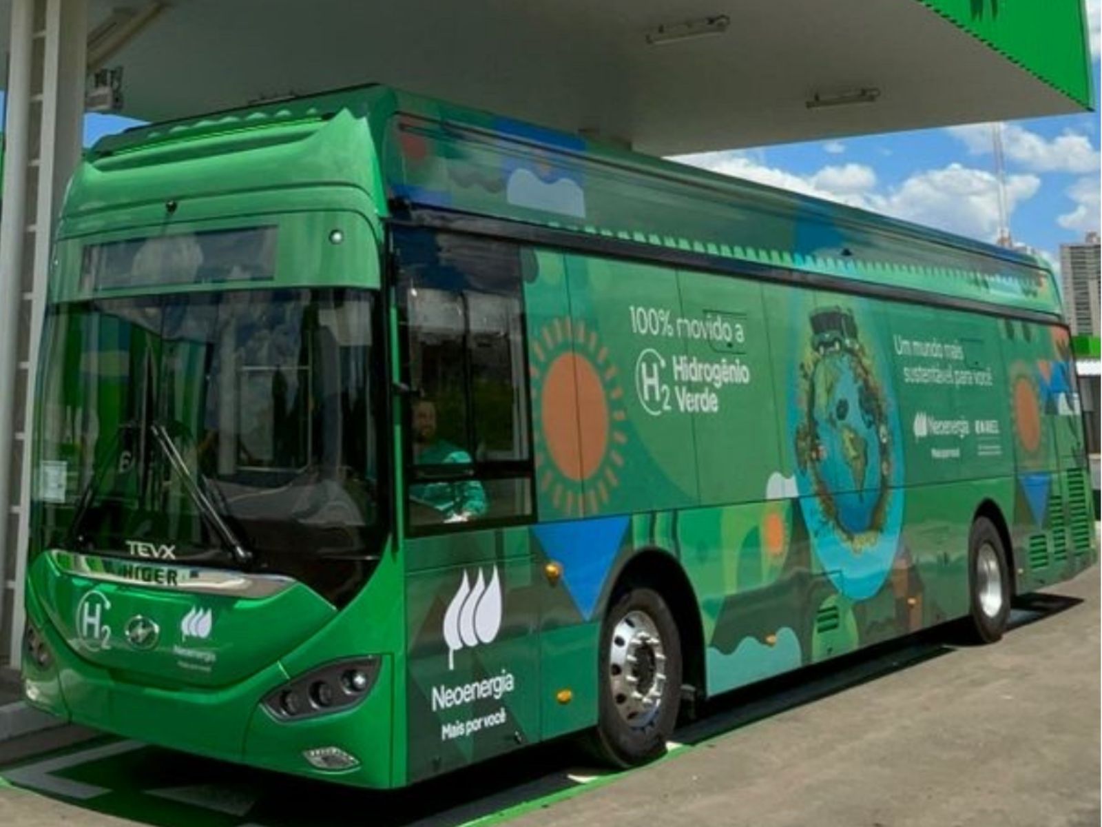 Brasília tem city tour gratuito em ônibus movido a hidrogênio verde