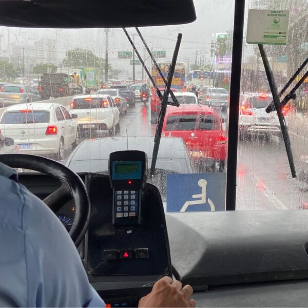 Fim da escala 6×1 pode elevar custos do transporte em R$ 12 bilhões por ano, estima CNT
