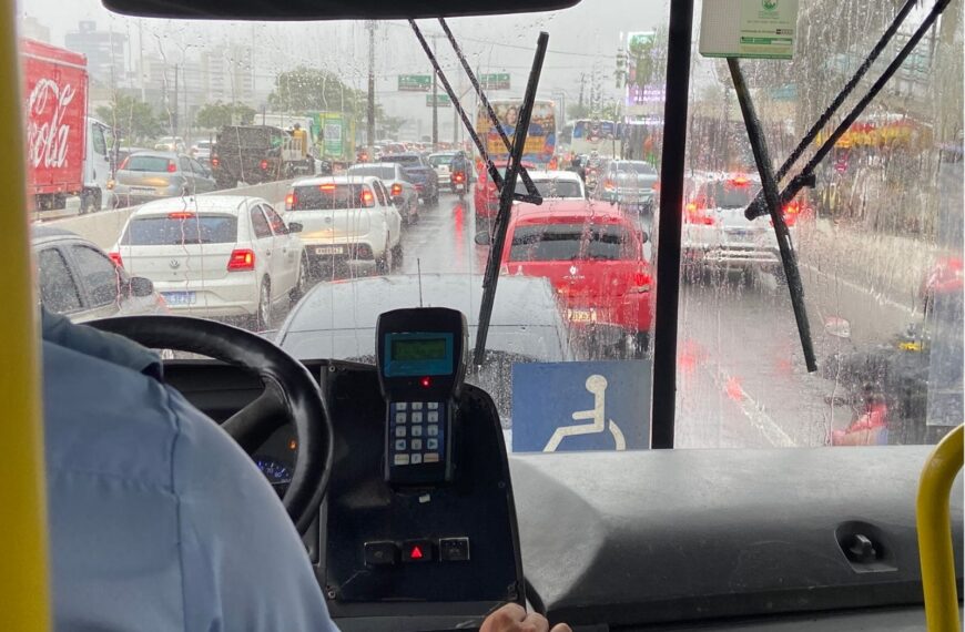 Fim da escala 6×1 pode elevar custos do transporte em R$ 12 bilhões por ano, estima CNT