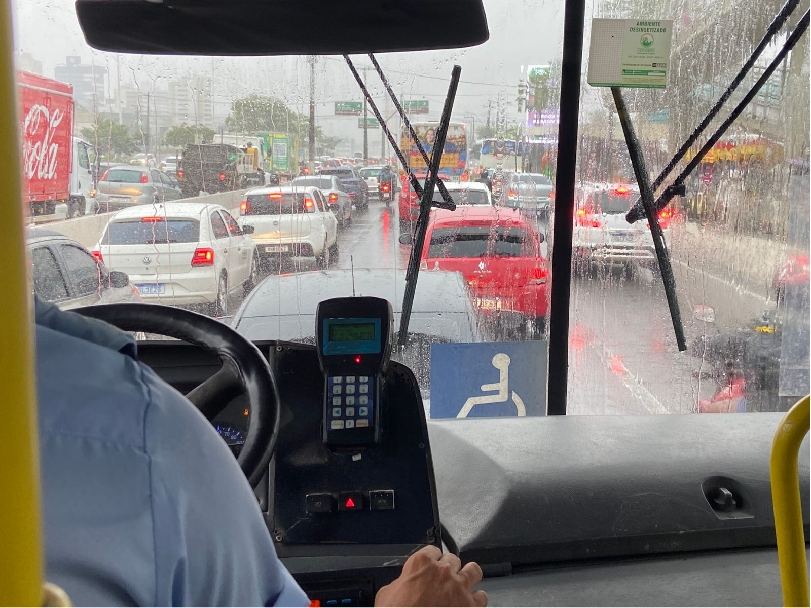Fim da escala 6x1 pode elevar custos do transporte em R$ 12 bilhões por ano, estima CNT