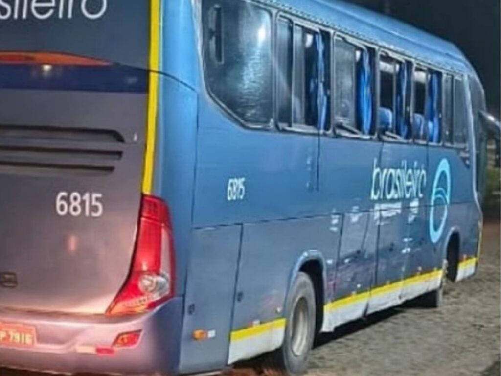 Homem furta ônibus da Expresso Brasileiro em rodoviária e é preso após perseguição na Bahia