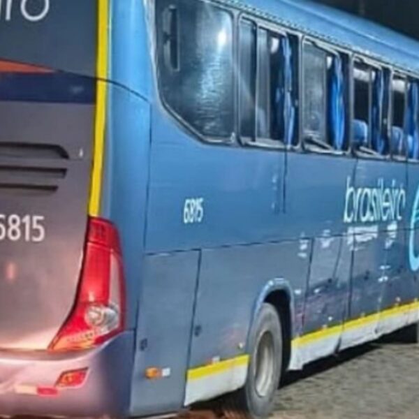 Homem furta ônibus da Expresso Brasileiro em rodoviária e é preso após perseguição na Bahia