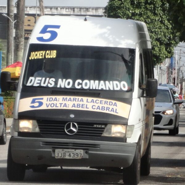 Interbairros de Parnamirim seguem operando com vans e veículos com mais de 20 anos