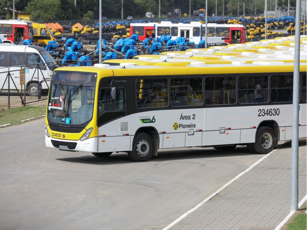 Mercado de ônibus recua 7,97% no semestre, enquanto vendas de elétricos crescem 89% no Brasil